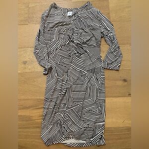 CAbi biscotti and off white Geometric Long Sleeve Manhattan Dress M EUC.